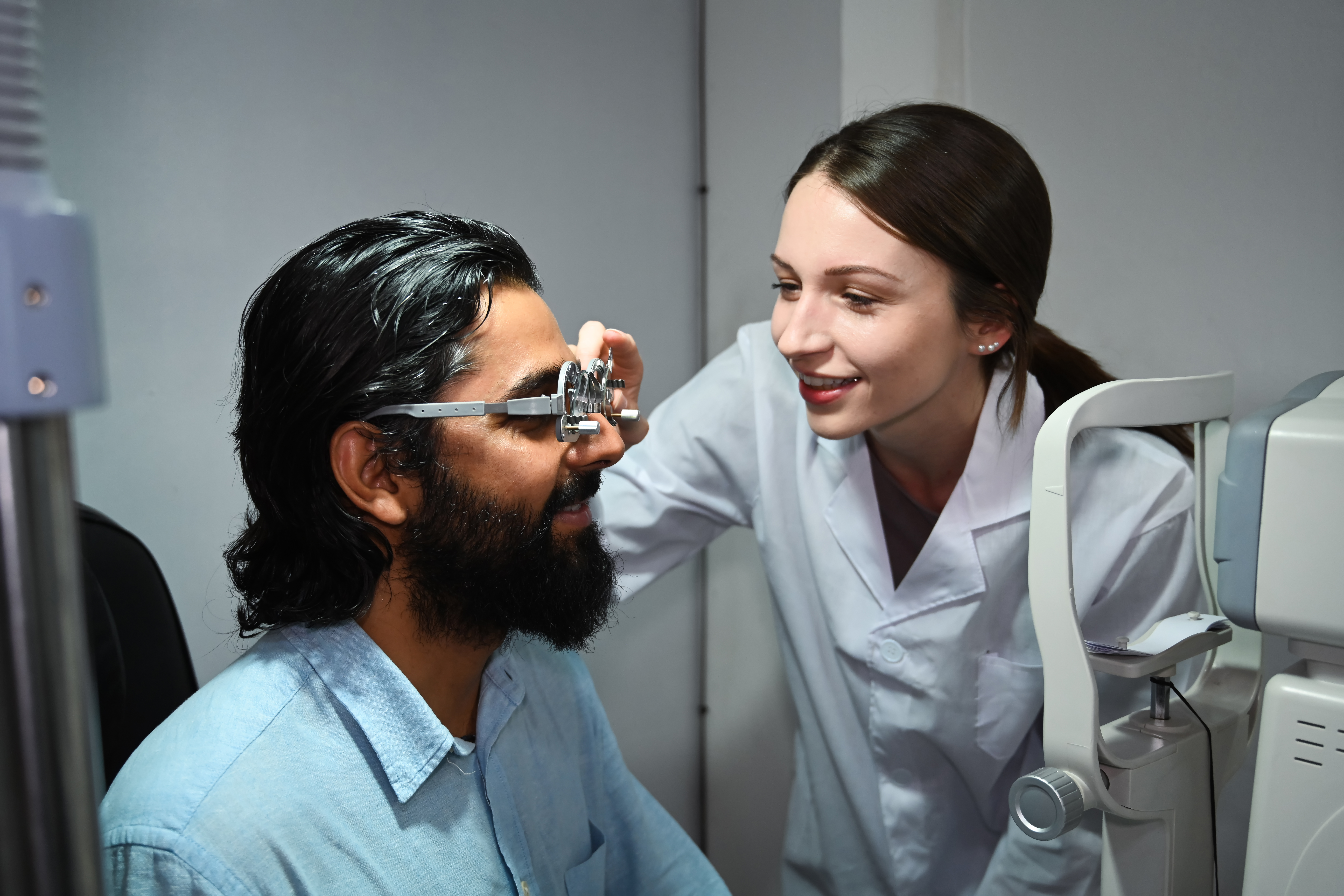 Examen de vue chez l’ophtalmologiste : acuité et réfraction