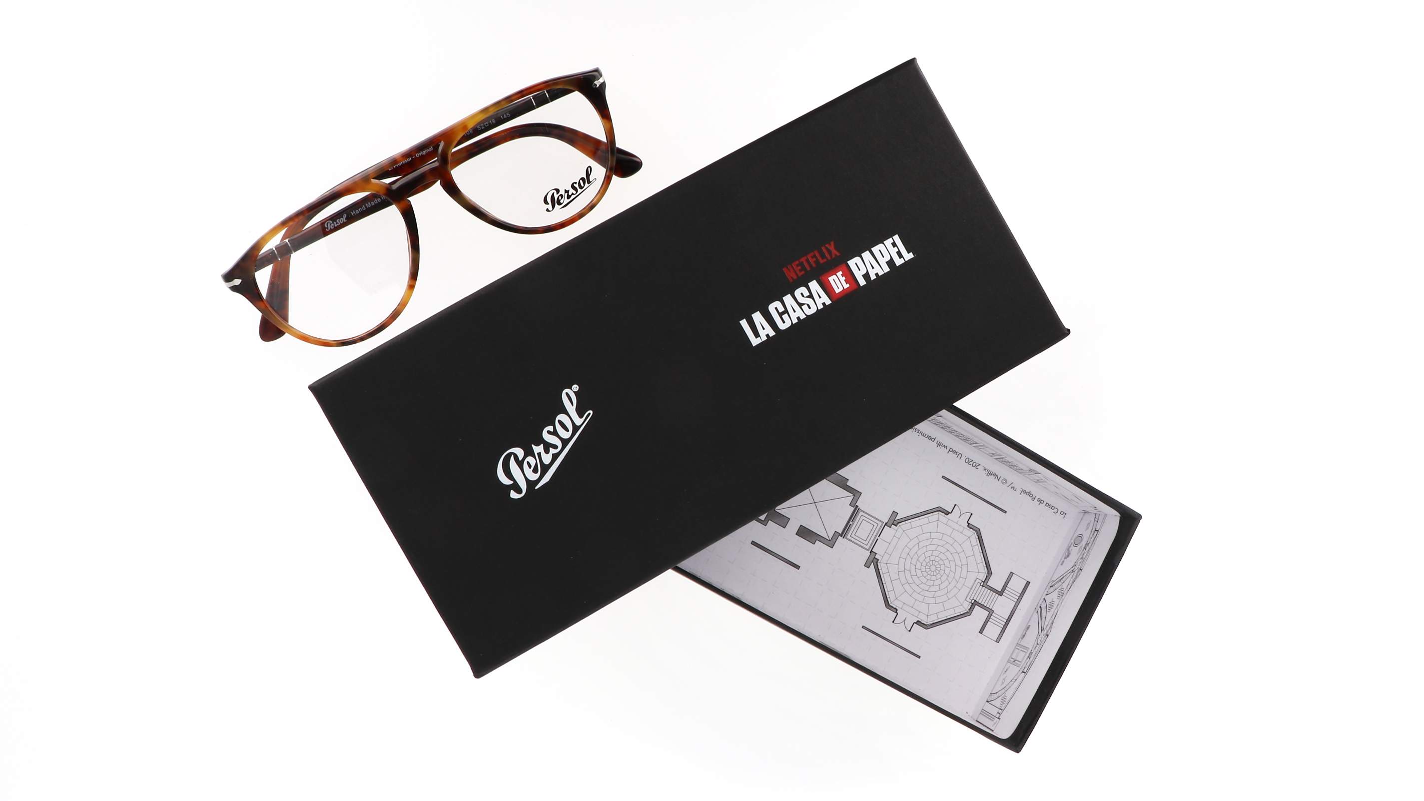Monture Persol fine ovale mettant en valeur les pommettes d’un visage diamant